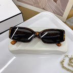 óculos de sol de oncinha